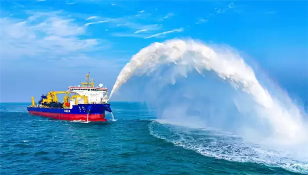 自主研制!我国超大型耙吸挖泥船海试成功