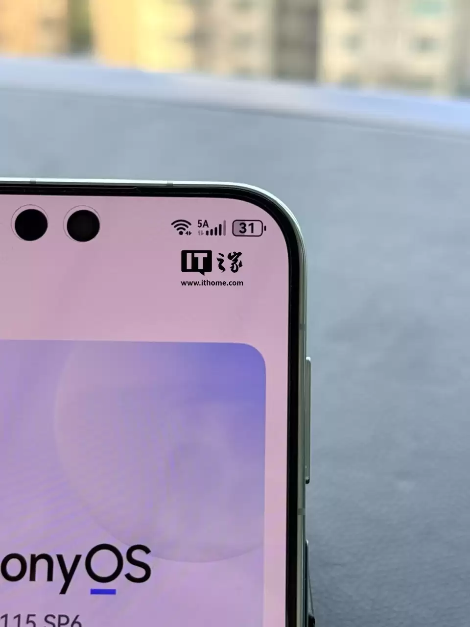 双 eSIM 加持:华为 Mate 80 RS 非凡大师最多支持四个号码,可同时使用两个