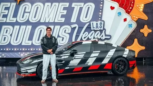 梅赛德斯-AMG首款纯电C590路试曝光，2026年亮相