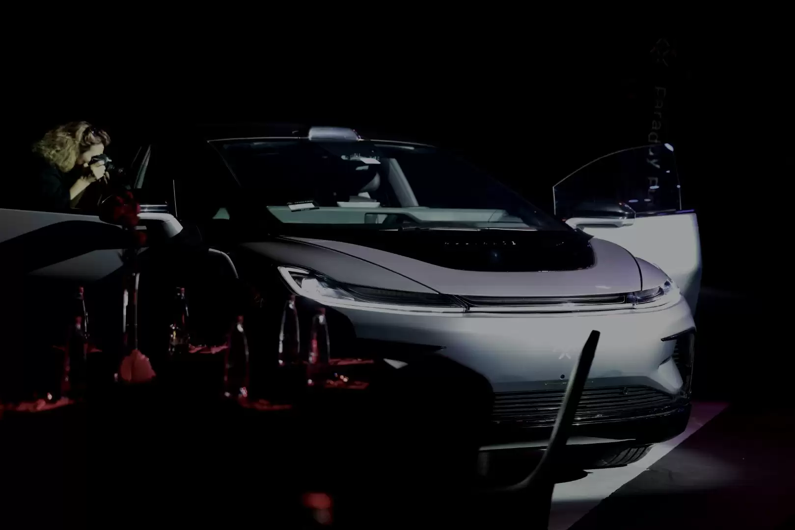 法拉第未来 FX Super One 宣布明日全球首次交付，车主为足球巨星安德烈斯·伊涅斯塔