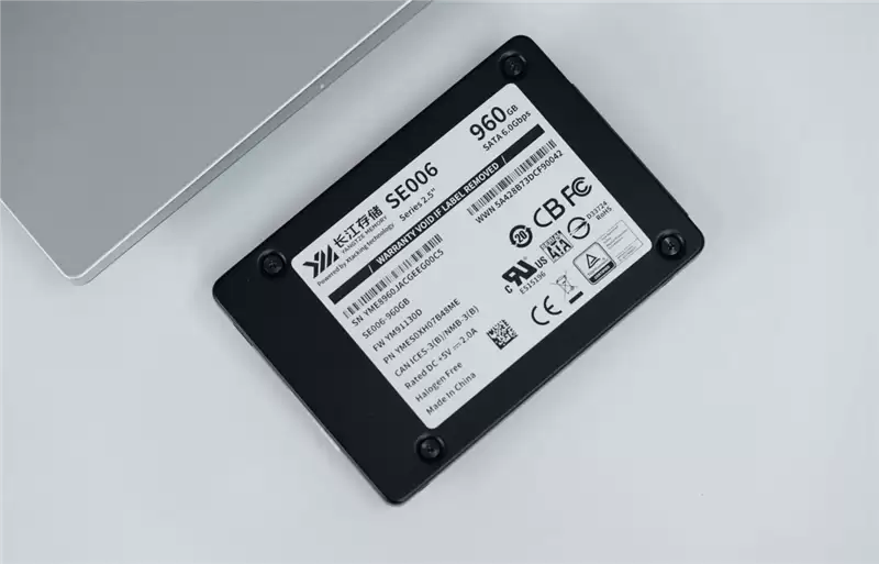 企业级SATA SSD天花板!长江存储SE006 960GB评测:持续3天高负载测试 全程稳定读写