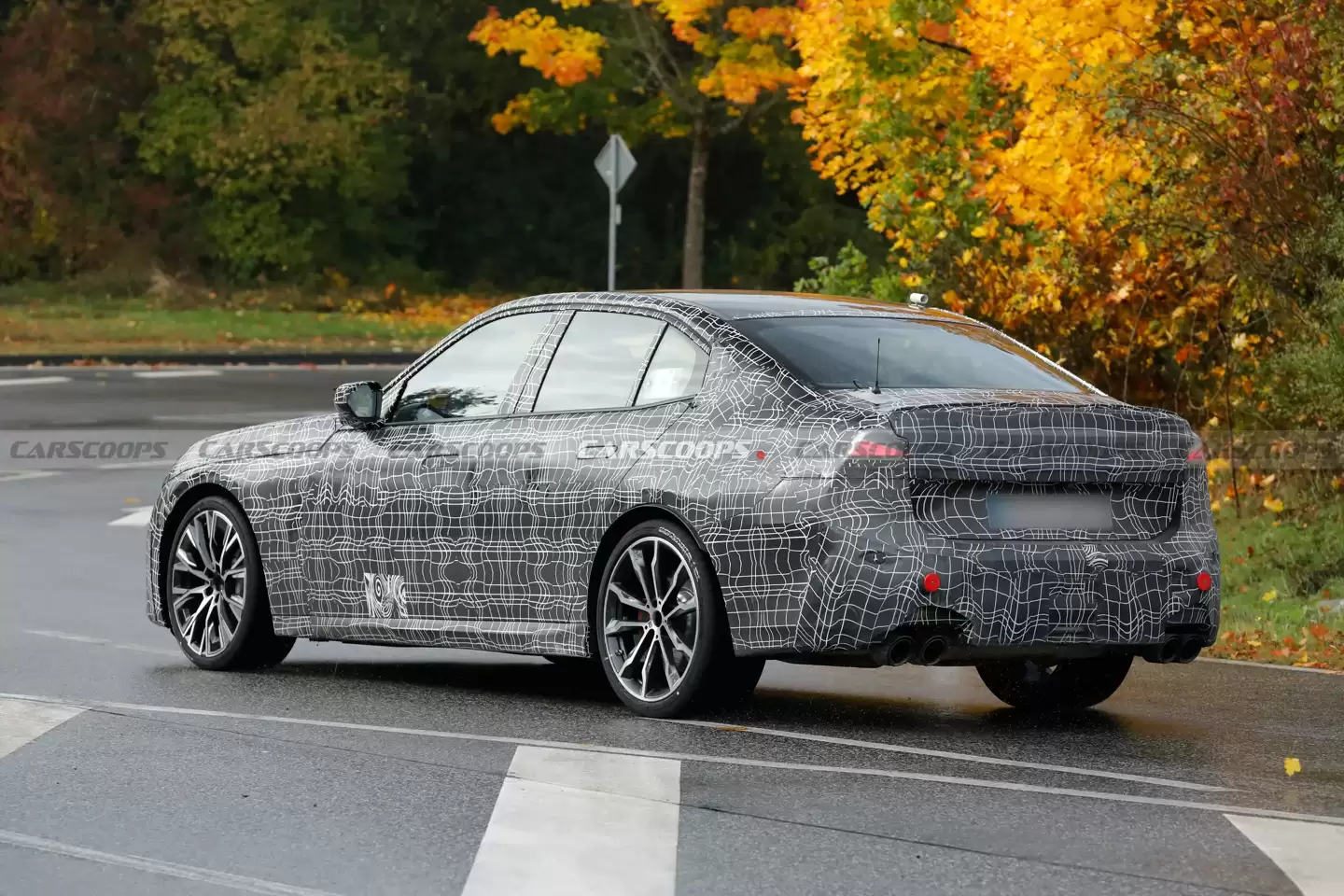 并非“复制粘贴”:宝马下一代3系、i3路试谍照双双曝光