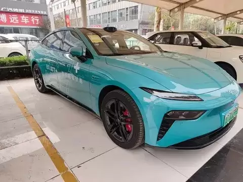东风奕派eπ007推新配色，香港蓝苍穹灰亮相，售价11.59万起优惠达5000元