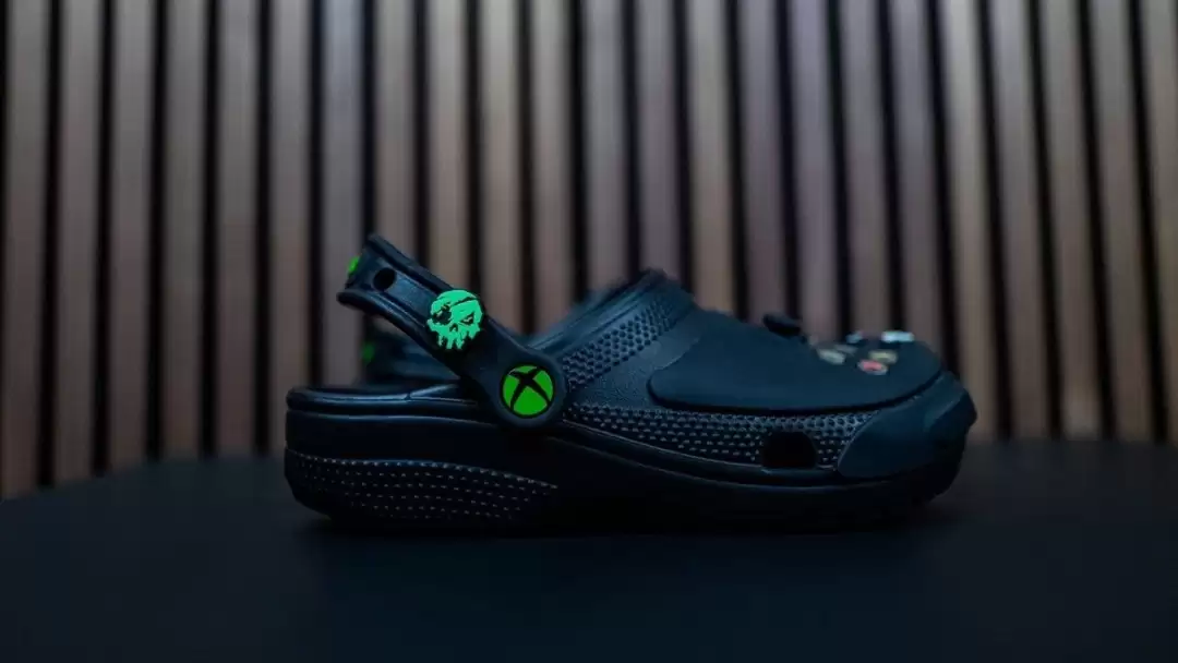 太带派了! Xbox 360 20周年联动crocs发布手柄样式洞洞鞋