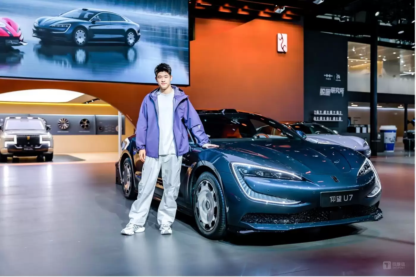 广州车展仰望展台