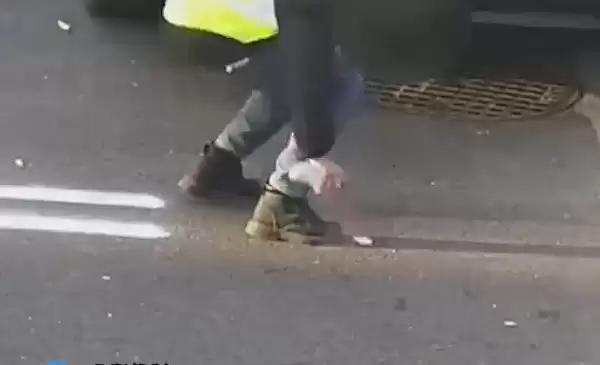 男子为路边停车方便自己画了个车位：被罚4200元