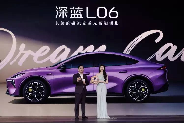 蓝色汽车AI生成的内容可能不正确。