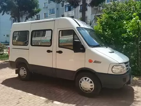 依维柯宝迪改装露营车：移动的家，旅途中的理想生活