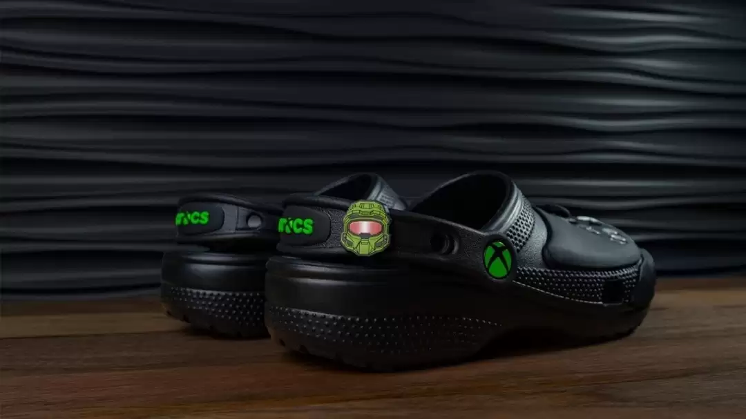 太带派了! Xbox 360 20周年联动crocs发布手柄样式洞洞鞋
