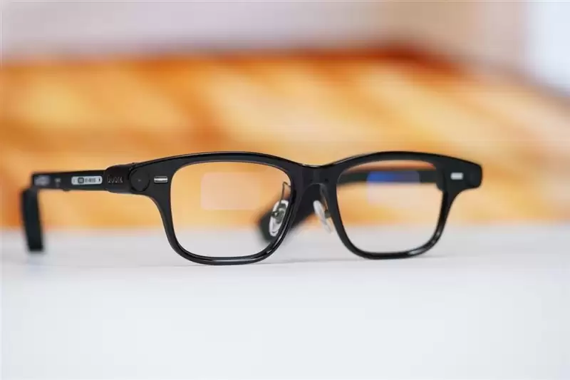 夸克AI眼镜S1：轻量化智能穿戴开启无感交互新时代