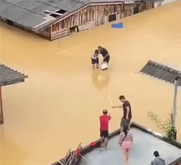 泰国遭遇世纪暴雨41人死亡:派遣航母充当“移动医院”