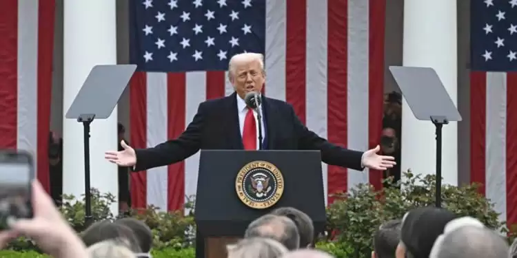 川普对等超预期激进加征关税,比特币插针8.2万美元、美股盘后血洗