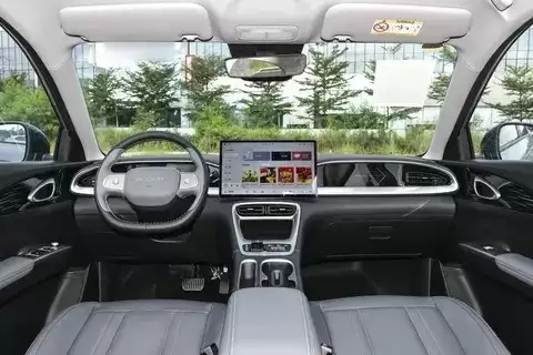 吉利EX2亮相印尼车展 续航395公里配智能座舱