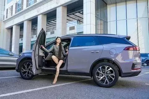 唐DM实测：智能泊车+越级空间，家用SUV实力解析