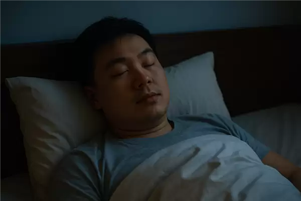 睡觉时猛然一抖、突然惊醒 是是身体在求救吗