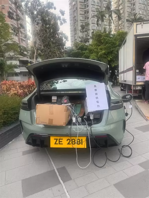 比亚迪又当充电宝!比亚迪香港车主为火灾现场市民免费充电