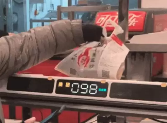 美团推出智能外卖出餐格:再也不怕骑手取错餐!兼容饿了么