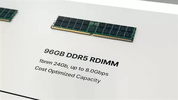 一条竟有256GB！SK海力士展示新一代DDR5内存