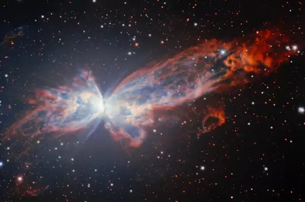 距离地球3400光年远 智利拍到震撼蝴蝶星云