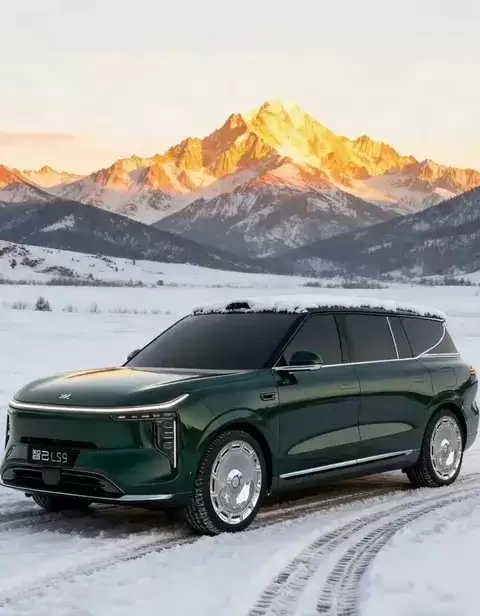 智己LS9重塑六座SUV空间标杆，三排零重力座椅定义出行新体验