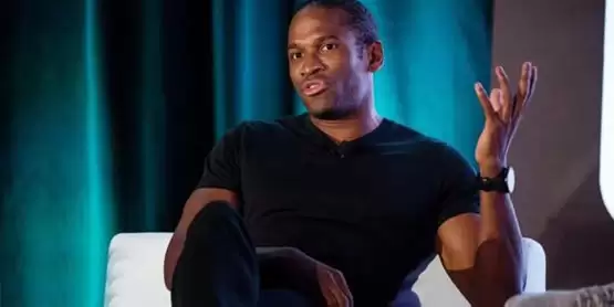 Arthur Hayes:全球央行降息提前开启!建议做多比特币、山寨币