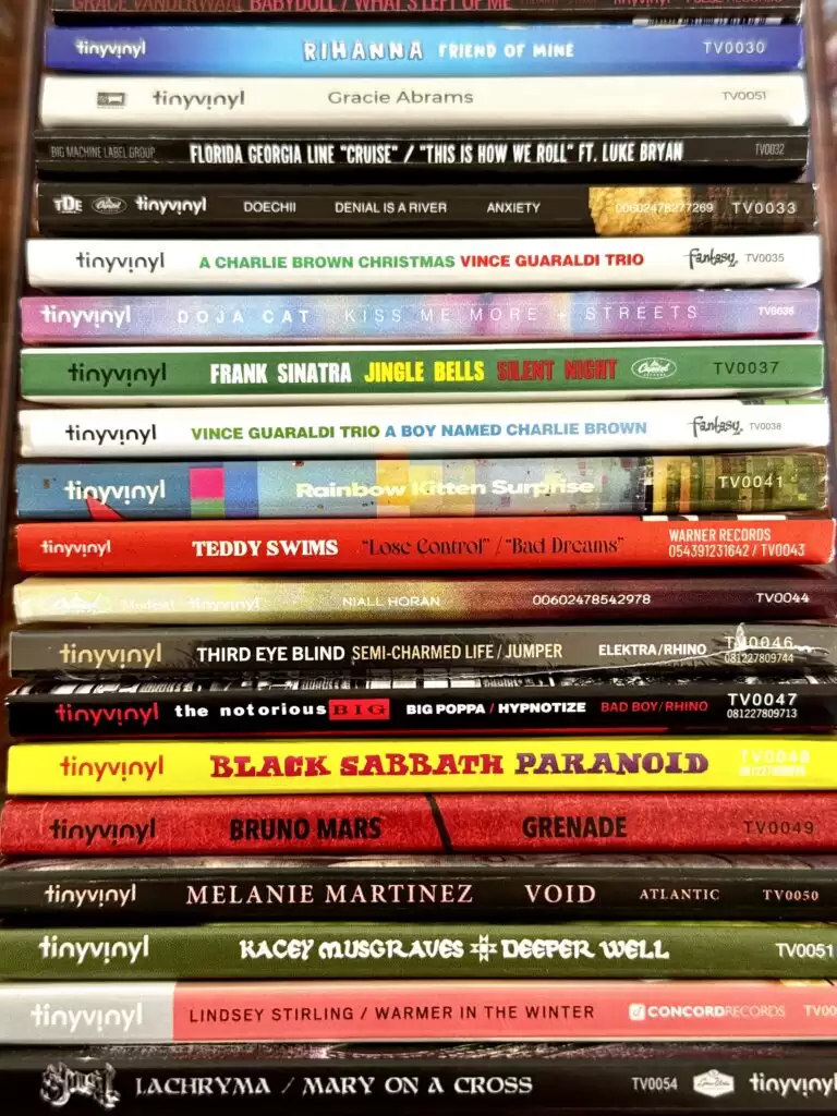 初探 4 英寸黑胶唱片：每面能听约 4 分钟，漂亮但“难伺候”