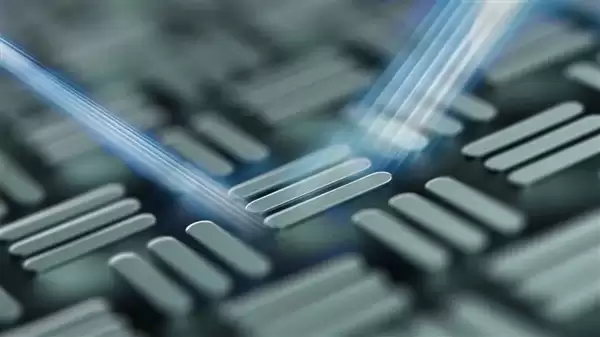 华为Mate 80系列设计师回应双环设计最大困难:铝合金和玻璃纤维拼接