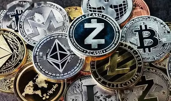 比特币冲高7.3万美元历史新高后一度跌穿6.9万！以太坊失守3900