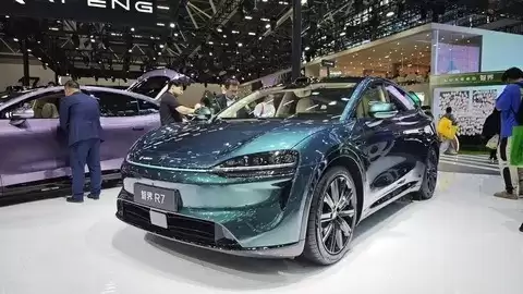 智界双车亮相广州车展，R7与S7共绘智能出行新图景