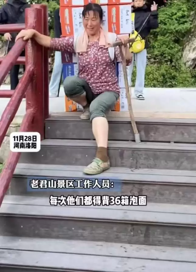 老君山拒用无人机坚持挑山工运输获赞