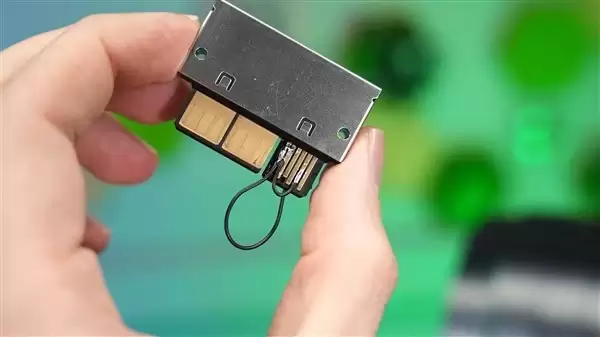 超频玩家单线供电点亮750W RTX 5090