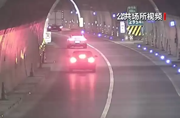 重庆高速隧道两司机醉驾沉睡智能系统自动停车被查