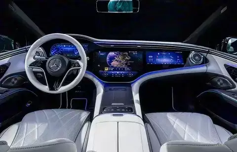 奔驰中期改款S级内饰曝光：科技升级与经典元素的融合