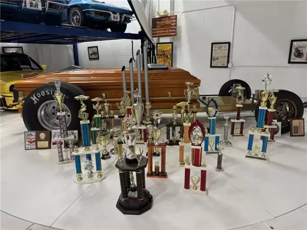 美国人真的造出过“棺材车”：还能合法开上路