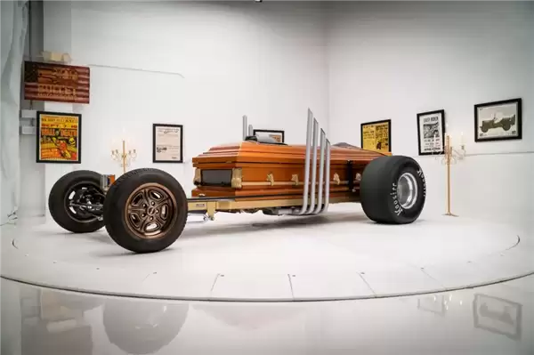 美国人真的造出过“棺材车”：还能合法开上路