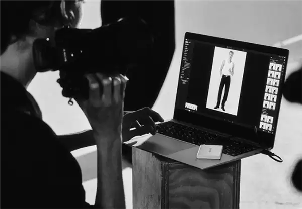 三星T7 Shield新款移动固态硬盘首发999元起：机身再生铝材质打造