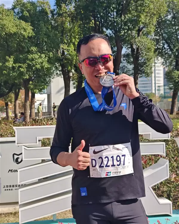 荣耀前CEO赵明现身：跑完上海马拉松全马 状态不错