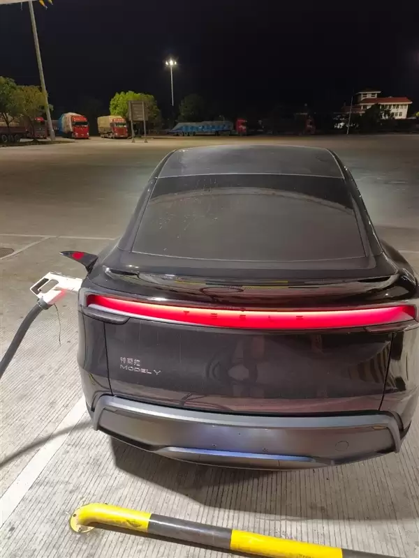 为拿到1.5万元置换补贴 有特斯拉车主从杭州飞到贵阳去提车