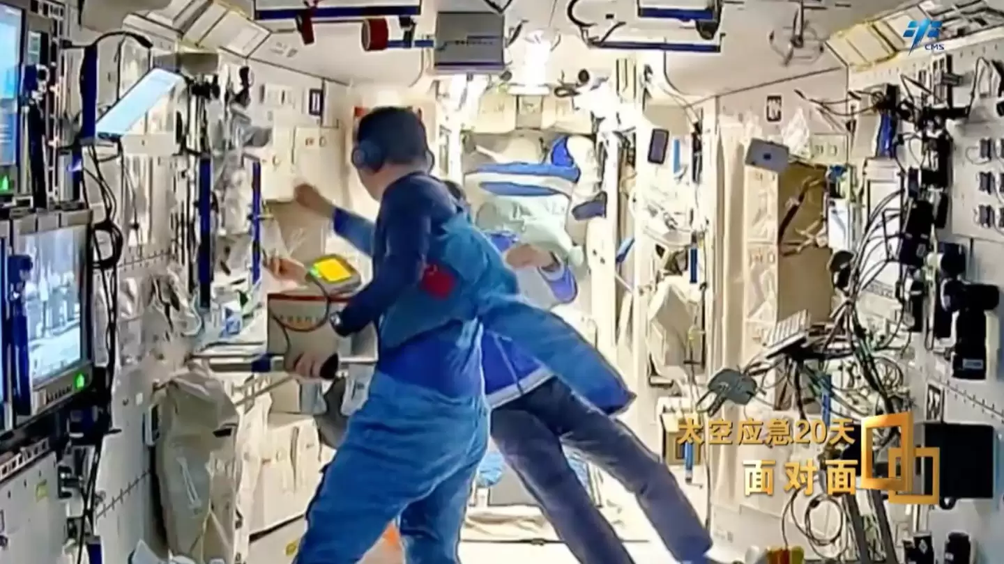 神舟二十号舷窗现裂纹致返航推迟