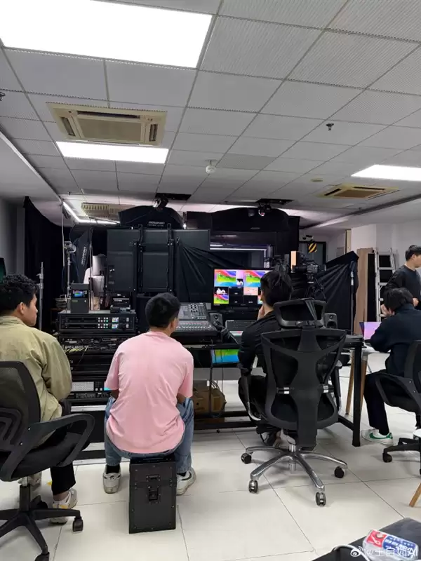 王自如今晚直播iPhone测评!彩排画面公布:器材价值上百万