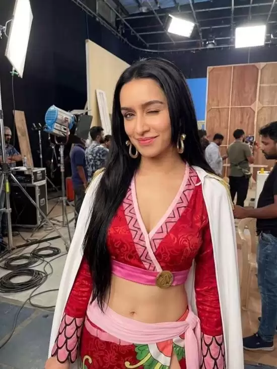 印度性感女星出演真人版海贼王是假的：AI作图