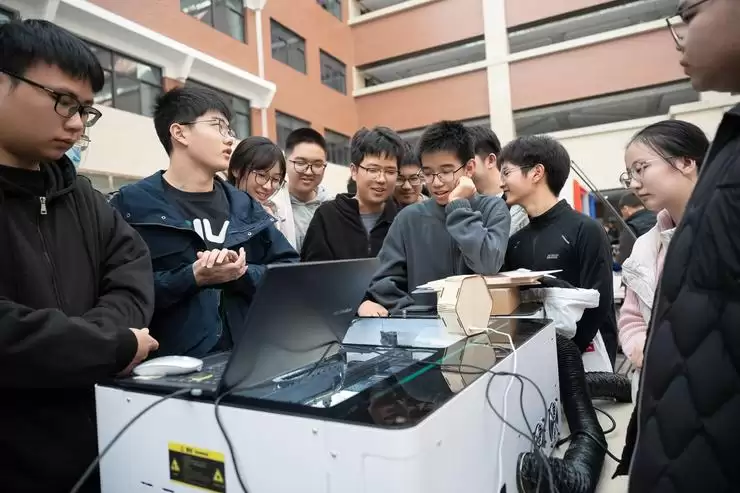 俞浩未来基金会“灯塔课堂”第二期开讲,以科学史启迪创新思维