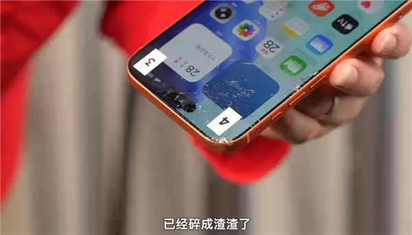 华为、苹果、小米三台Pro Max耐摔大对决:小米17 Pro Max屏幕最耐摔