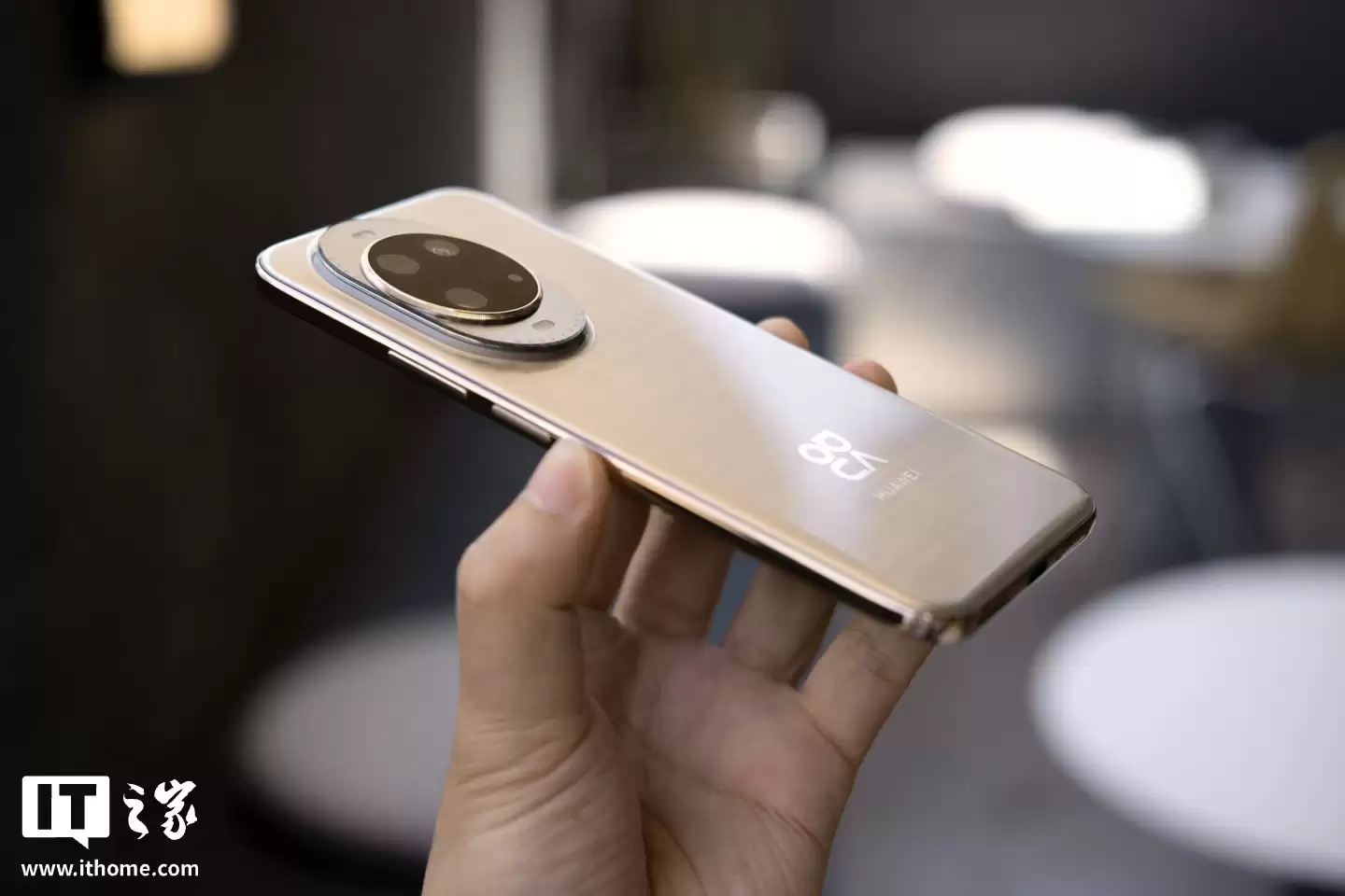 华为 nova 14 Pro / Ultra 手机更新实装“AI 辅助构图”功能