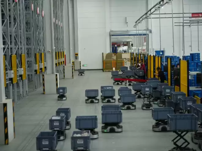 今年全国第1800亿件快件由京东物流送达，智狼分拣、无人车配送