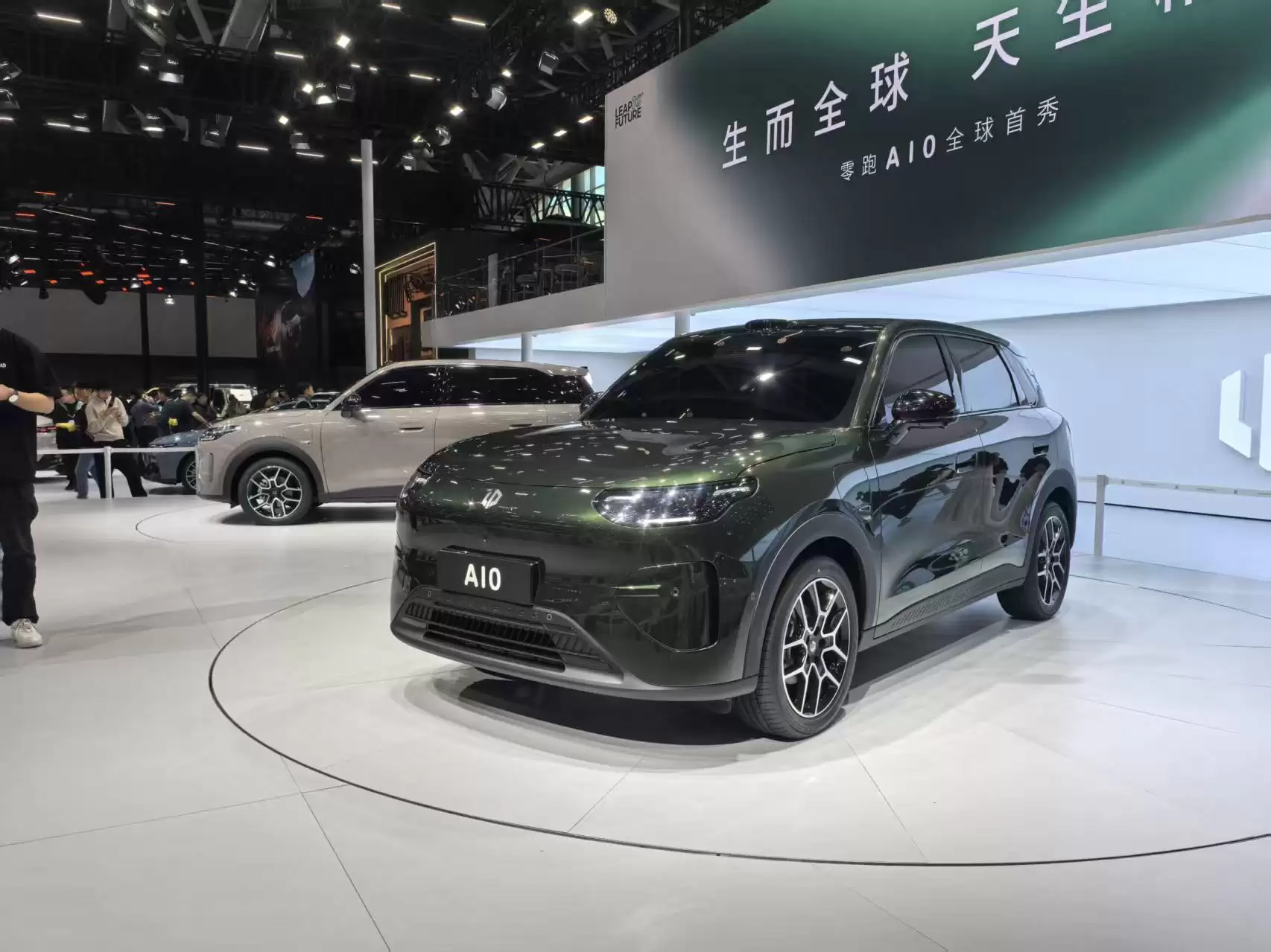 盲订开启2026年上半年上市 零跑A10车展首发