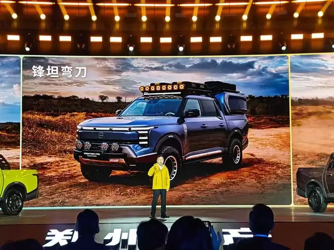 皮卡也能自带大沙发？日产锋坦16.99万起，柴油汽油插混全都有！