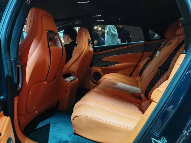 新增星河蓝车色 仰望U7发布新车型配置