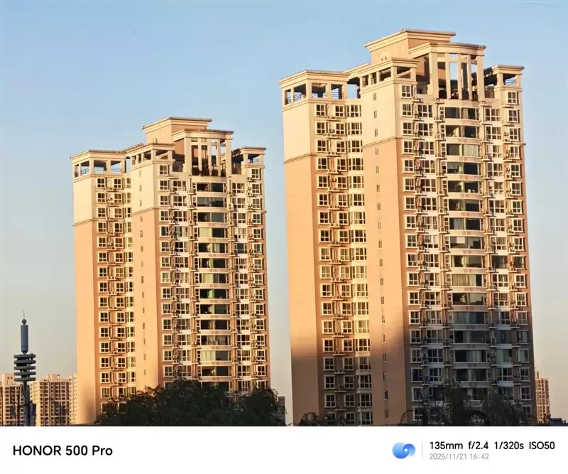把8000mAh塞进直屏!荣耀500 Pro评测:开卷“全面旗舰”