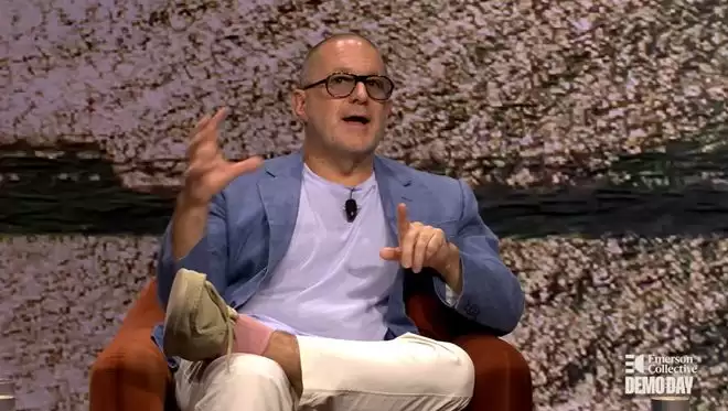 两年内面世！OpenAI神秘硬件“IO”首度解密：别刷手机了！把AI装进口袋，它想还你个“清静日子”